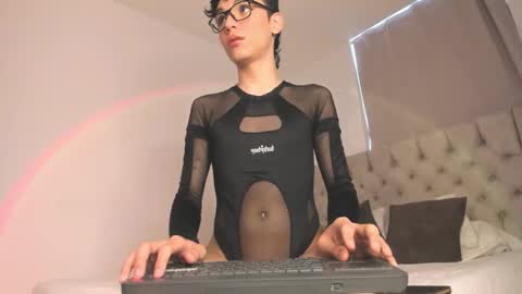 Snapshot of thomythompson chatting on September 10, 2025, 3:45 pm Thomy T online show from September 10, 2025, 3:45 pm