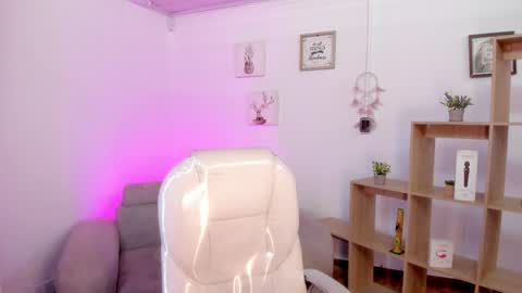 Snapshot of tiarha_ chatting on February 18, 2025, 7:43 am Tiarha online show from February 18, 2025, 7:43 am