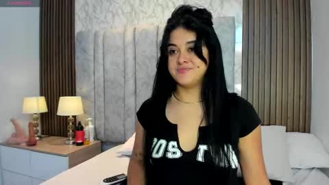 Snapshot of tifany__ross chatting on October 18, 2025, 7:36 pm Tiff3 online show from October 18, 2025, 7:36 pm