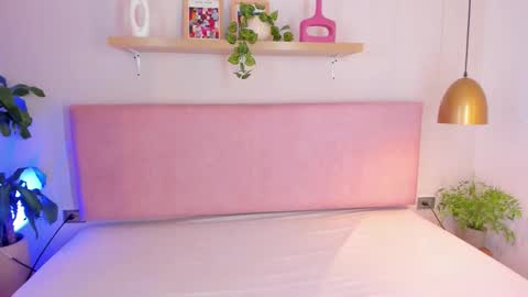 Snapshot of tinacurly chatting on November 4, 2025, 11:31 am Tina online show from November 4, 2025, 11:31 am