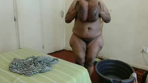 Snapshot of tinagiant chatting on January 16, 2025, 8:00 am tinagiant online show from January 16, 2025, 8:00 am