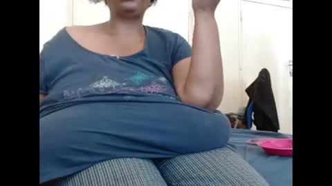 Snapshot of tinagiant chatting on January 28, 2025, 2:42 pm tinagiant online show from January 28, 2025, 2:42 pm