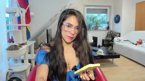 Snapshot of tiny_williams chatting on September 11, 2025, 4:56 am Tiny online show from September 11, 2025, 4:56 am