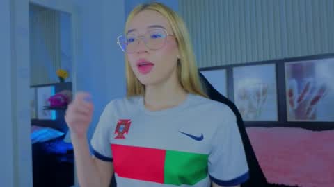 Snapshot of tokyoluu chatting on September 23, 2025, 10:24 pm tokyoluu online show from September 23, 2025, 10:24 pm