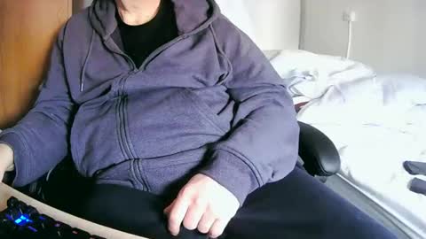 Snapshot of tolon408472 chatting on February 19, 2025, 12:33 pm tolon408472 online show from February 19, 2025, 12:33 pm