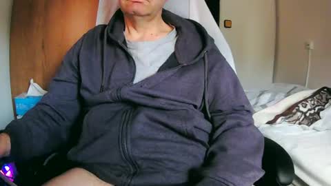 Snapshot of tolon408472 chatting on March 12, 2025, 6:51 am tolon408472 online show from March 12, 2025, 6:51 am