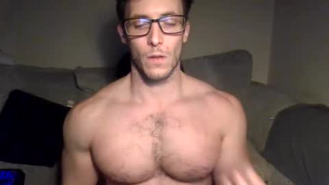 Snapshot of tom90ukx chatting on December 8, 2024, 5:33 pm tom90ukx online show from December 8, 2024, 5:33 pm