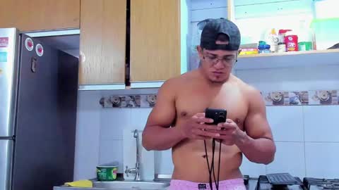 Snapshot of tom_kingfit chatting on December 3, 2024, 3:52 am SPORTSFIT29 online show from December 3, 2024, 3:52 am