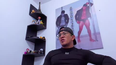 Snapshot of tom_kingfit chatting on December 6, 2024, 4:58 am SPORTSFIT29 online show from December 6, 2024, 4:58 am