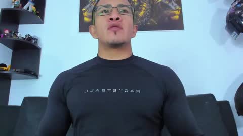 Snapshot of tom_kingfit chatting on January 6, 2025, 1:31 am SPORTSFIT29 online show from January 6, 2025, 1:31 am