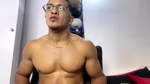 Snapshot of tom_kingfit chatting on February 9, 2025, 4:04 am SPORTSFIT29 online show from February 9, 2025, 4:04 am