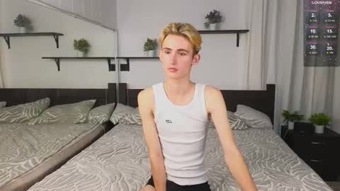 Snapshot of tommy18xxx chatting on September 17, 2025, 3:57 pm Tommy online show from September 17, 2025, 3:57 pm