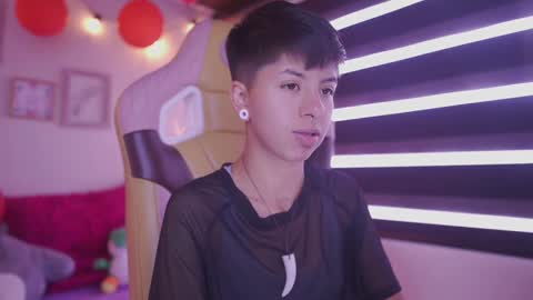 Snapshot of tommy_blue1 chatting on February 22, 2025, 4:40 pm Blue online show from February 22, 2025, 4:40 pm