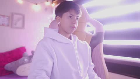 Snapshot of tommy_blue1 chatting on March 5, 2025, 12:55 pm Blue online show from March 5, 2025, 12:55 pm