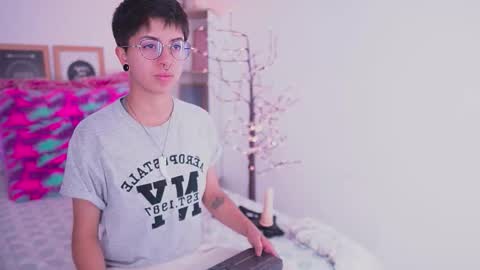 Snapshot of tommy_blue1 chatting on September 12, 2025, 1:17 am Blue online show from September 12, 2025, 1:17 am