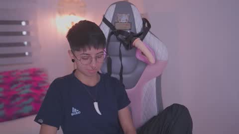 Snapshot of tommy_blue1 chatting on September 16, 2025, 1:39 am Blue online show from September 16, 2025, 1:39 am