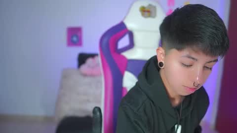 Snapshot of tommy_blue1 chatting on September 19, 2025, 12:39 pm Blue online show from September 19, 2025, 12:39 pm