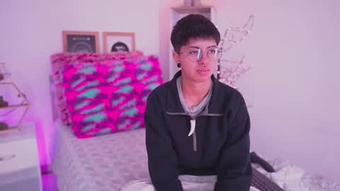 Snapshot of tommy_blue1 chatting on September 24, 2025, 1:36 pm Blue online show from September 24, 2025, 1:36 pm