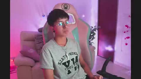 Snapshot of tommy_blue1 chatting on October 1, 2025, 1:44 am Blue online show from October 1, 2025, 1:44 am