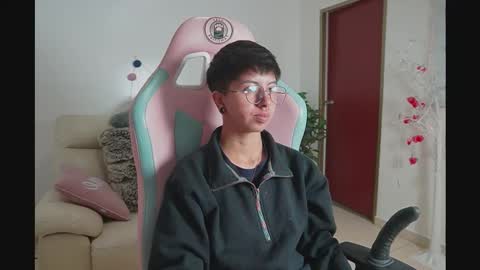 Snapshot of tommy_blue1 chatting on October 1, 2025, 3:29 pm Blue online show from October 1, 2025, 3:29 pm