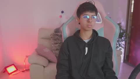 Snapshot of tommy_blue1 chatting on October 2, 2025, 2:13 pm Blue online show from October 2, 2025, 2:13 pm