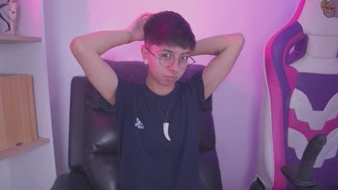 Snapshot of tommy_blue1 chatting on October 10, 2025, 8:41 pm Blue online show from October 10, 2025, 8:41 pm