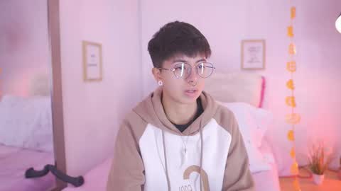 Snapshot of tommy_blue1 chatting on October 22, 2025, 1:44 pm Blue online show from October 22, 2025, 1:44 pm