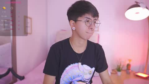 Snapshot of tommy_blue1 chatting on October 27, 2025, 1:59 pm Blue online show from October 27, 2025, 1:59 pm