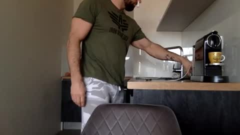 Snapshot of tommyx01 chatting on December 18, 2024, 10:19 am Thomas Fit online show from December 18, 2024, 10:19 am