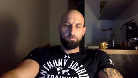 Snapshot of tommyx01 chatting on December 18, 2024, 8:14 pm Thomas Fit online show from December 18, 2024, 8:14 pm