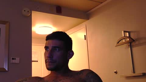 Snapshot of toomuchsmoke chatting on December 3, 2024, 2:47 am toomuchsmoke online show from December 3, 2024, 2:47 am