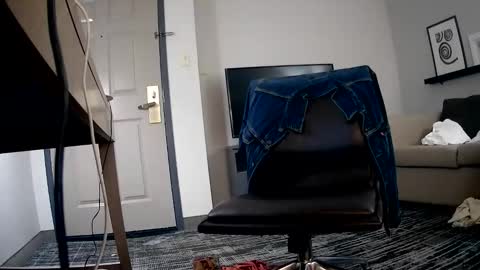 Snapshot of toomuchsmoke chatting on October 7, 2025, 12:13 pm toomuchsmoke online show from October 7, 2025, 12:13 pm