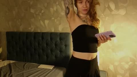 Alice and Sandra online show from October 13, 2025, 9:37 pm