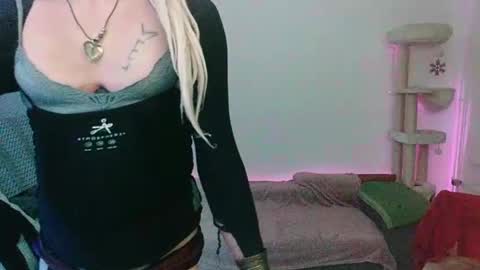 Snapshot of toyboybitchslut chatting on December 21, 2024, 6:19 am Patrizia online show from December 21, 2024, 6:19 am