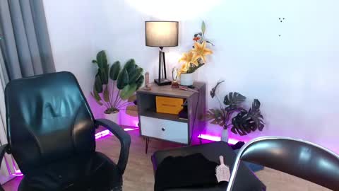 Snapshot of transgoddessselena chatting on February 15, 2025, 4:12 pm Selena the real cummer online show from February 15, 2025, 4:12 pm