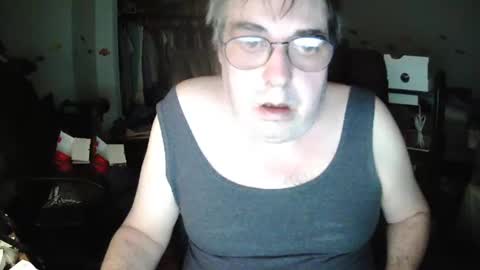 Snapshot of transmtfhello chatting on February 3, 2025, 10:32 pm Peter online show from February 3, 2025, 10:32 pm