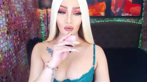 Snapshot of transplayfullolivia chatting on February 17, 2025, 10:03 pm KYLIE BELLA TS online show from February 17, 2025, 10:03 pm