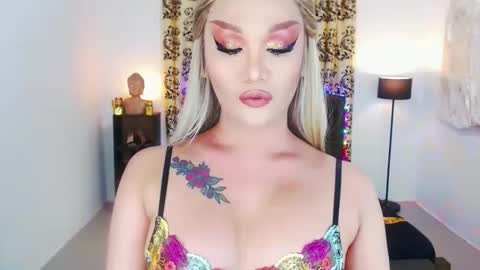 Snapshot of transplayfullolivia chatting on September 16, 2025, 7:09 am KYLIE BELLA TS online show from September 16, 2025, 7:09 am