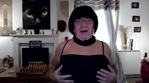 Snapshot of trinity1011 chatting on October 21, 2025, 7:09 am trinity1011 online show from October 21, 2025, 7:09 am