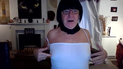 Snapshot of trinity1011 chatting on October 29, 2025, 7:32 am trinity1011 online show from October 29, 2025, 7:32 am