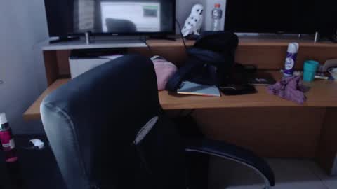 Snapshot of trixxiee_ chatting on December 16, 2024, 2:25 am trixxiee_ online show from December 16, 2024, 2:25 am