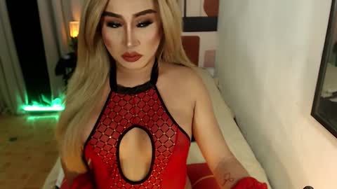 Snapshot of tshugescock chatting on January 29, 2025, 11:51 am SEDUCTIVEmistresCUMS online show from January 29, 2025, 11:51 am