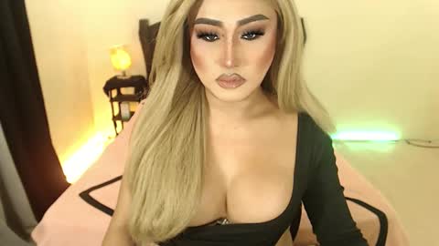 Snapshot of tshugescock chatting on February 23, 2025, 8:22 pm SEDUCTIVEmistresCUMS online show from February 23, 2025, 8:22 pm