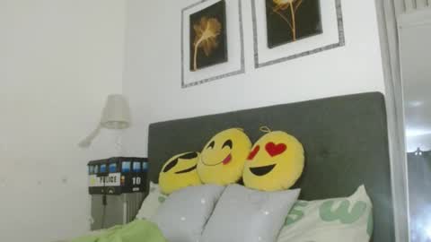 Snapshot of tsnathaliasilvana chatting on January 22, 2025, 3:52 am Bella Ratbu online show from January 22, 2025, 3:52 am