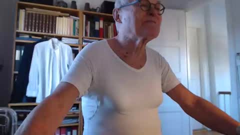 Snapshot of tubaist chatting on January 15, 2025, 11:21 am FINN but call me NANNA online show from January 15, 2025, 11:21 am