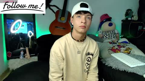 Snapshot of twink_sebas_ chatting on December 6, 2024, 12:02 am  Bad boy sebastian  online show from December 6, 2024, 12:02 am