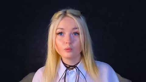 Snapshot of twinklefluff chatting on March 10, 2025, 4:38 am twinklefluff online show from March 10, 2025, 4:38 am