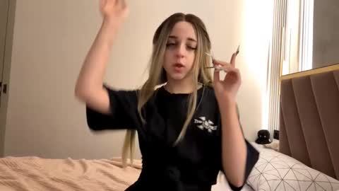 Snapshot of twivi chatting on October 31, 2025, 5:14 pm twivi online show from October 31, 2025, 5:14 pm