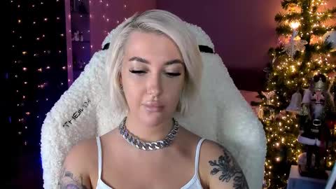 Snapshot of tykioty_miley chatting on December 29, 2024, 6:16 pm Miley online show from December 29, 2024, 6:16 pm