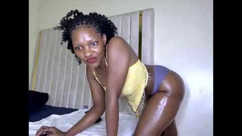 Snapshot of tyla_cerry chatting on September 14, 2025, 2:00 am tyla_cerry online show from September 14, 2025, 2:00 am